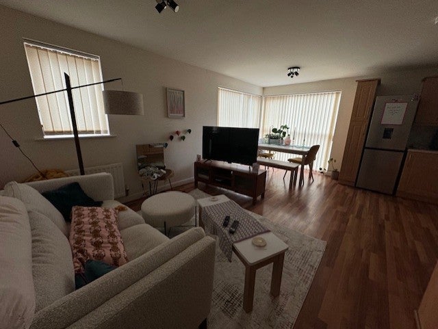 Room Lawn Close in Harry Stoke