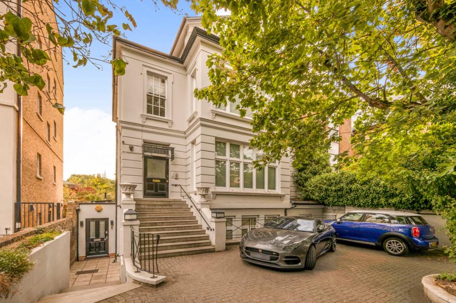 Flat Blenheim Terrace in City of Westminster