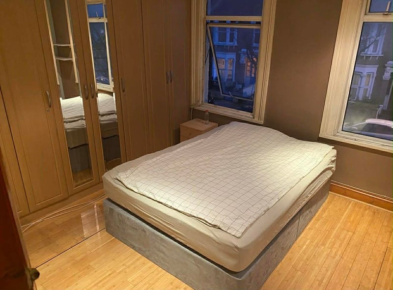 Room Leslie Road in Greater London