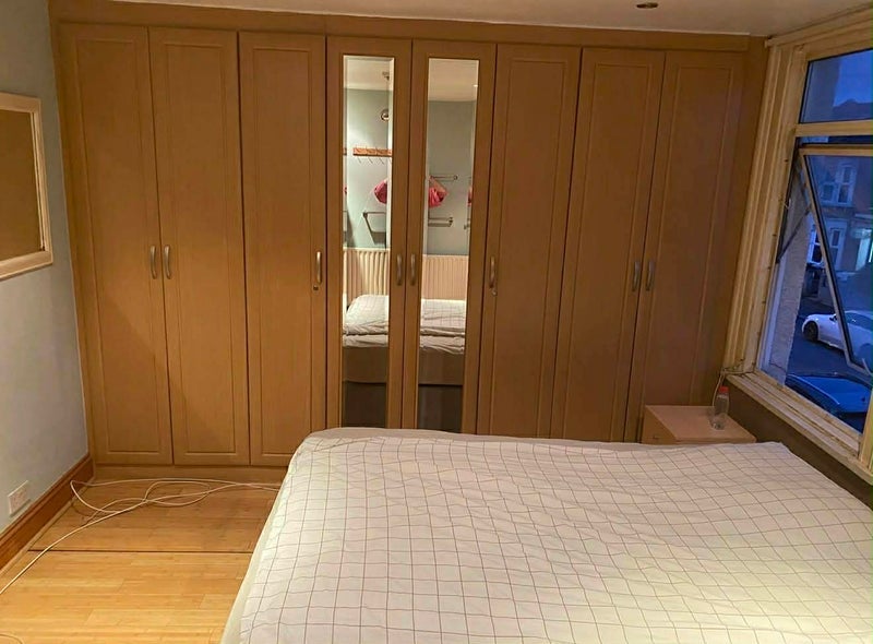 Room Leslie Road in Greater London