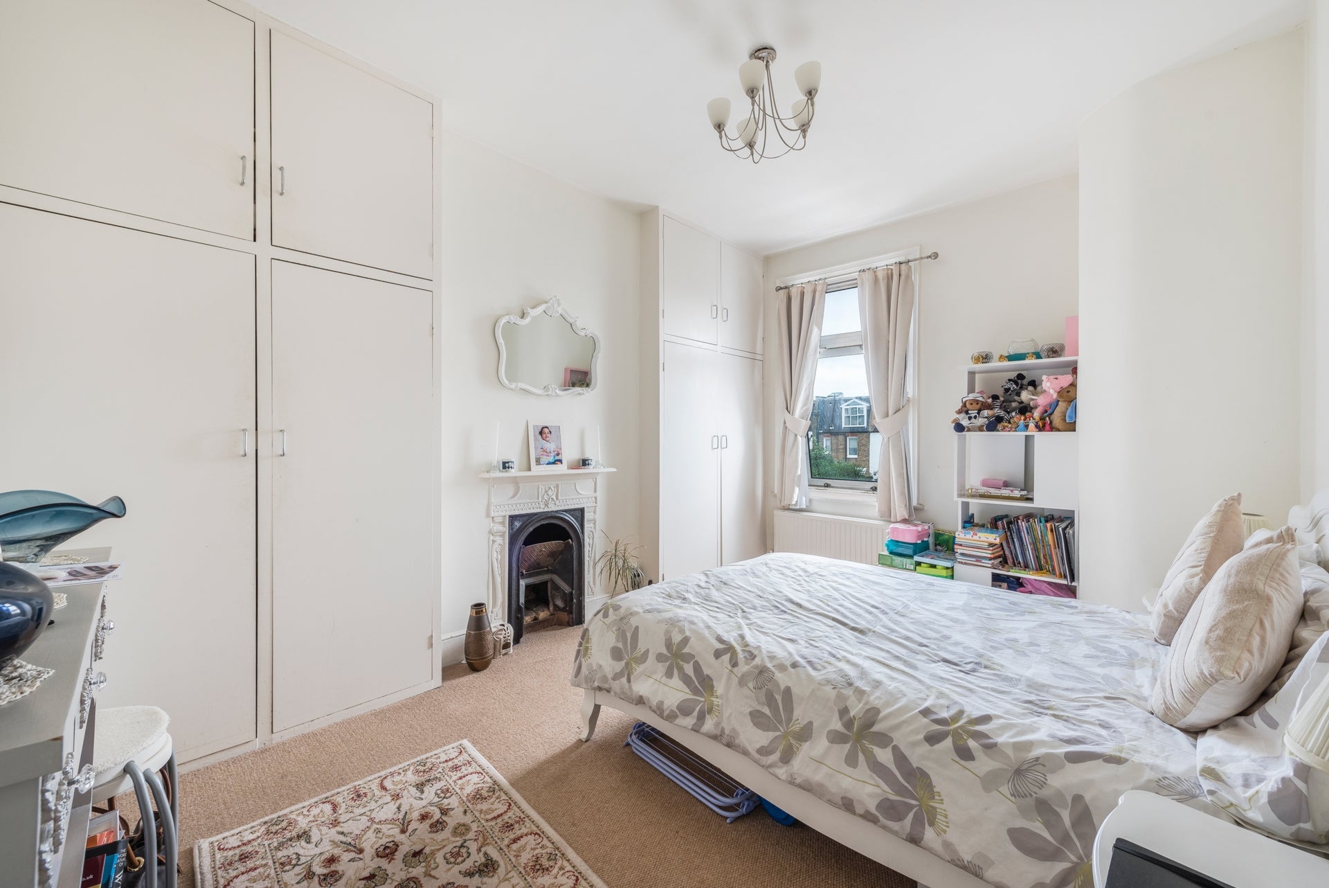 Flat Elsenham Street in Greater London