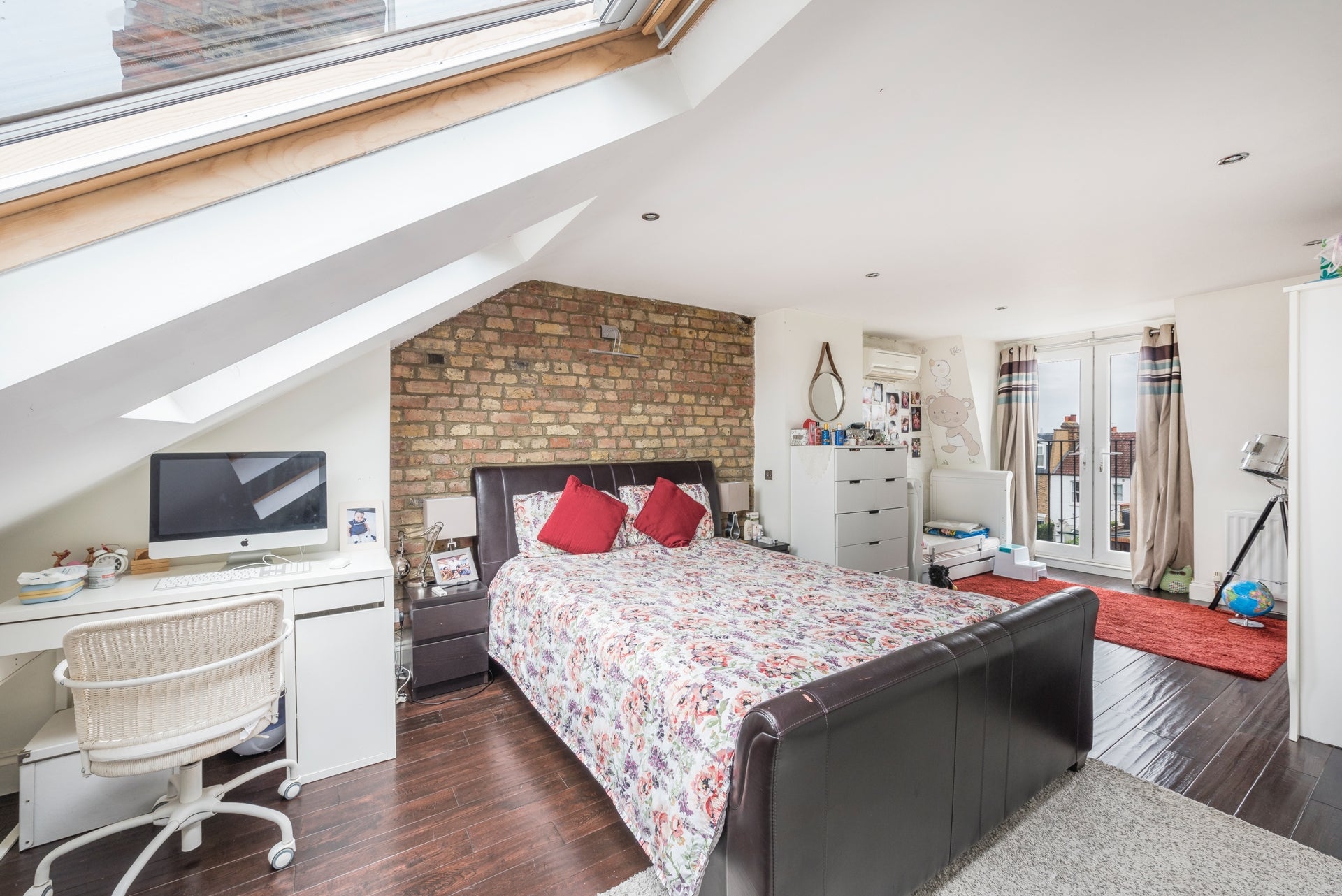 Flat Elsenham Street in Greater London