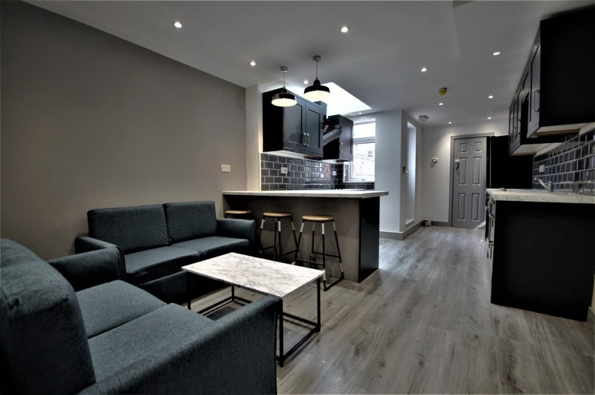 Room Dean Street in Coventry