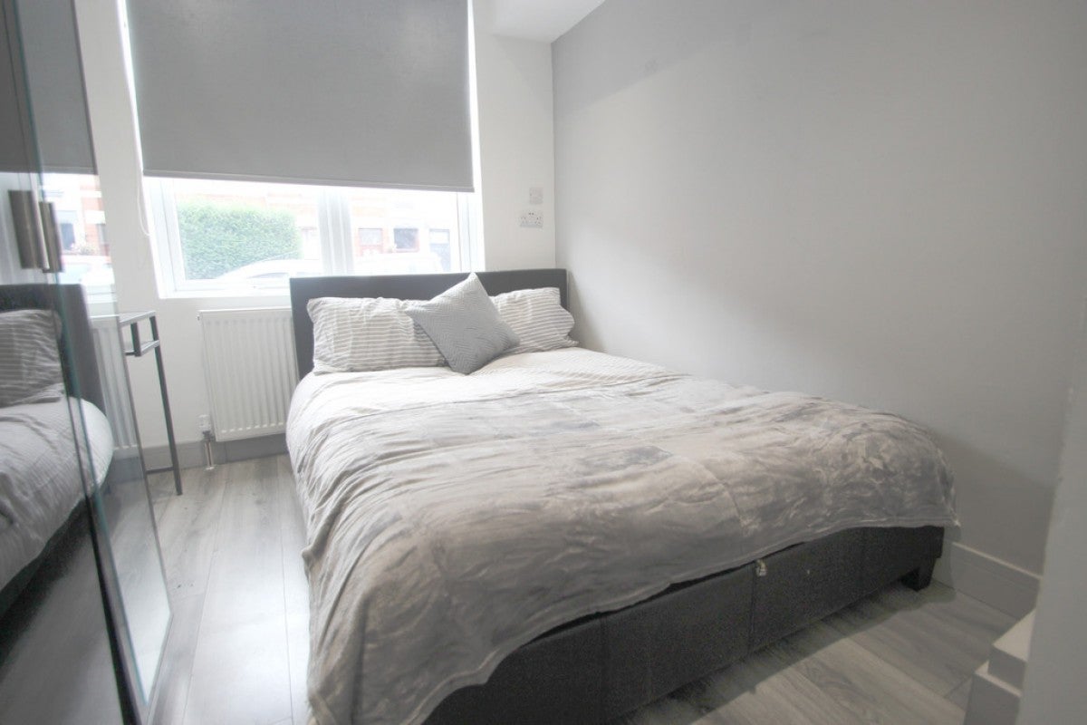 Room Dean Street in Coventry