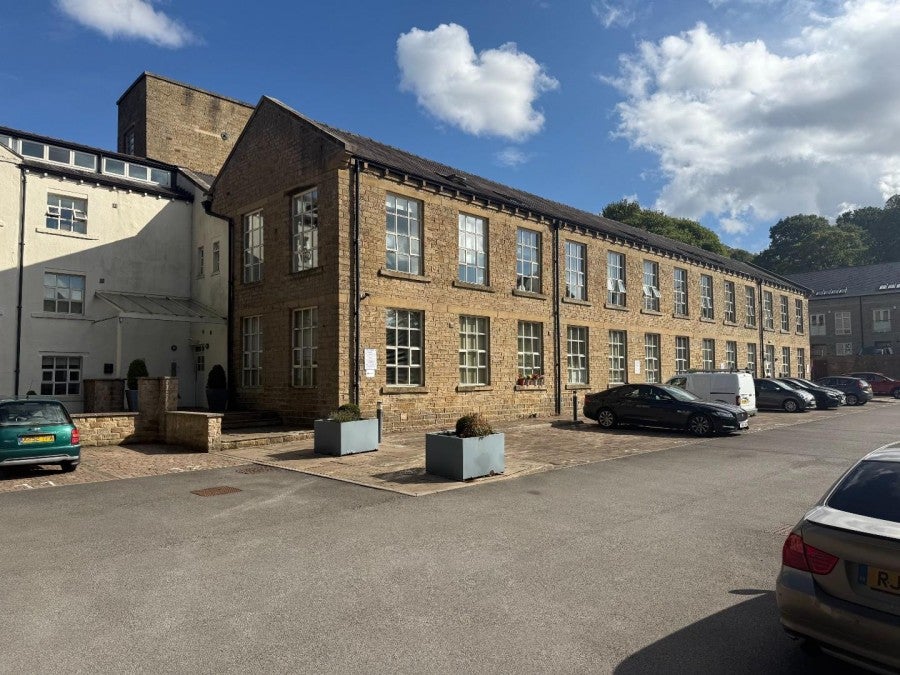 Flat Penistone Road in Kirklees