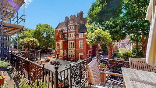 Flat Cadogan Square in Greater London