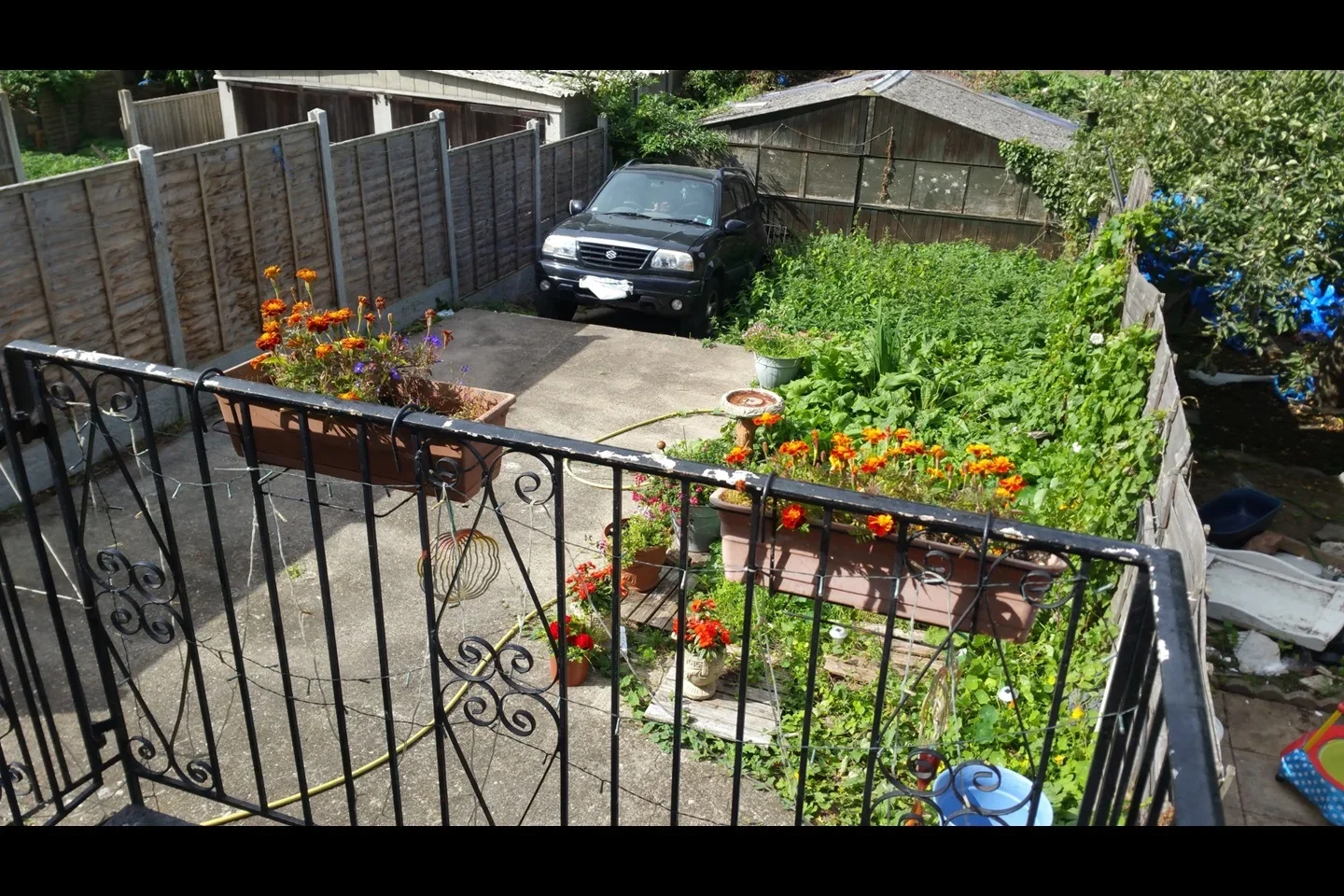 Room Lonsdale Avenue in Greater London