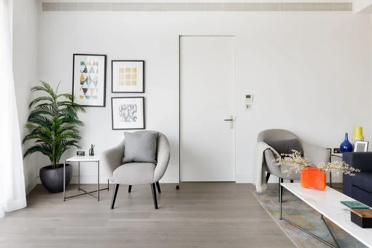 Flat Holywell Lane in Greater London