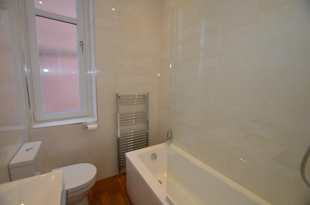 Flat Novar Drive in Glasgow