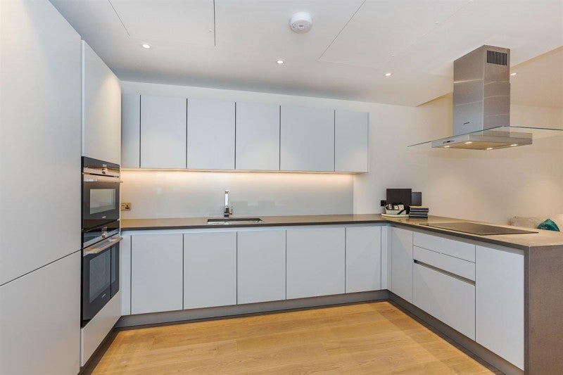 Flat Moat Street in Greater London