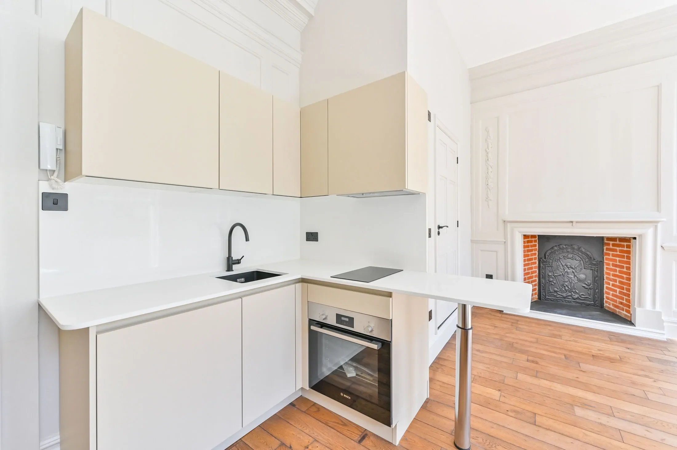 Flat Upper Berkeley Street in City of Westminster