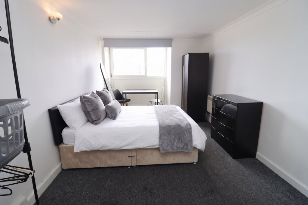 Room Globe Road in Greater London