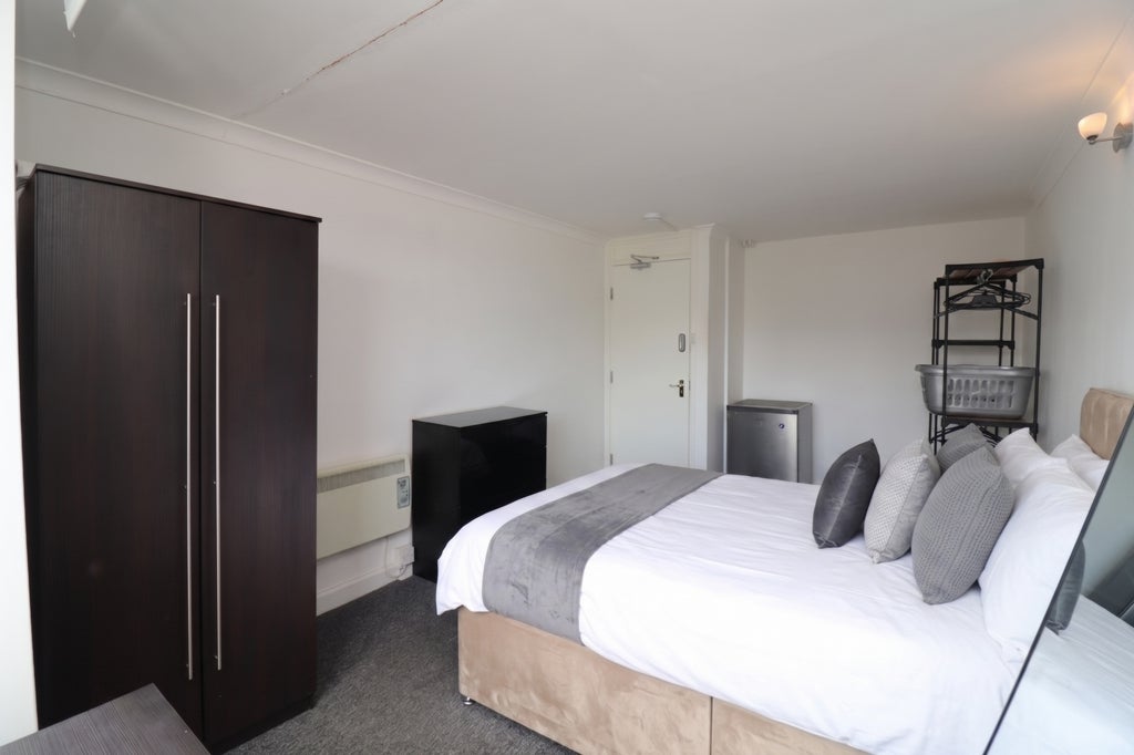 Room Globe Road in Greater London