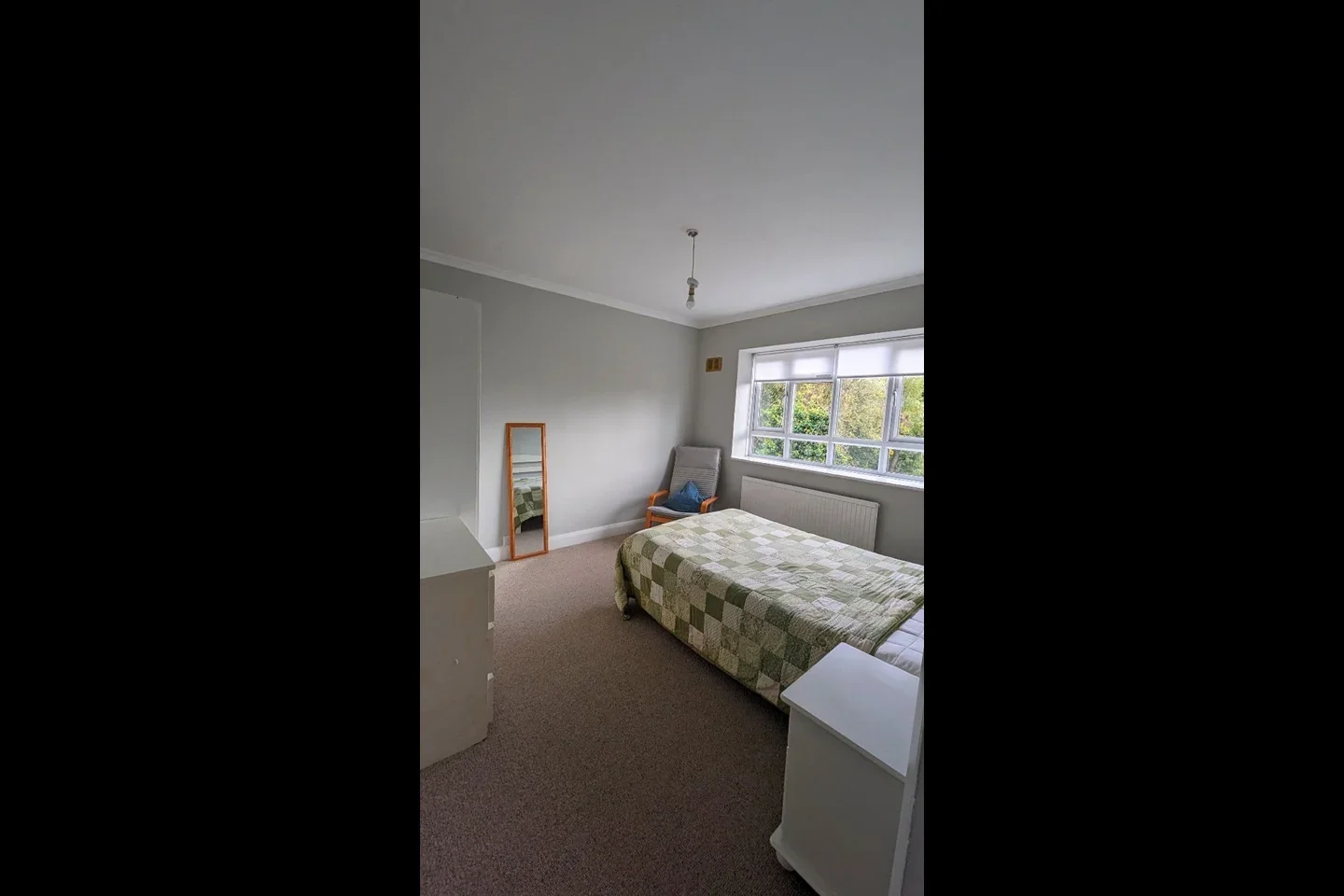 Flat Burntwood Lane in Greater London