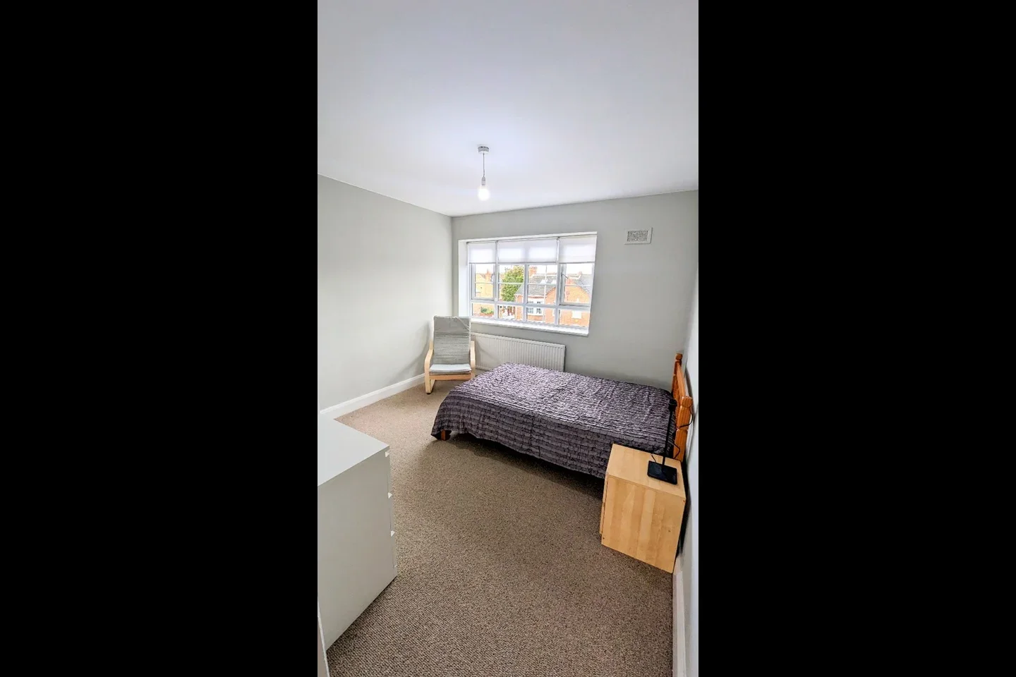Flat Burntwood Lane in Greater London