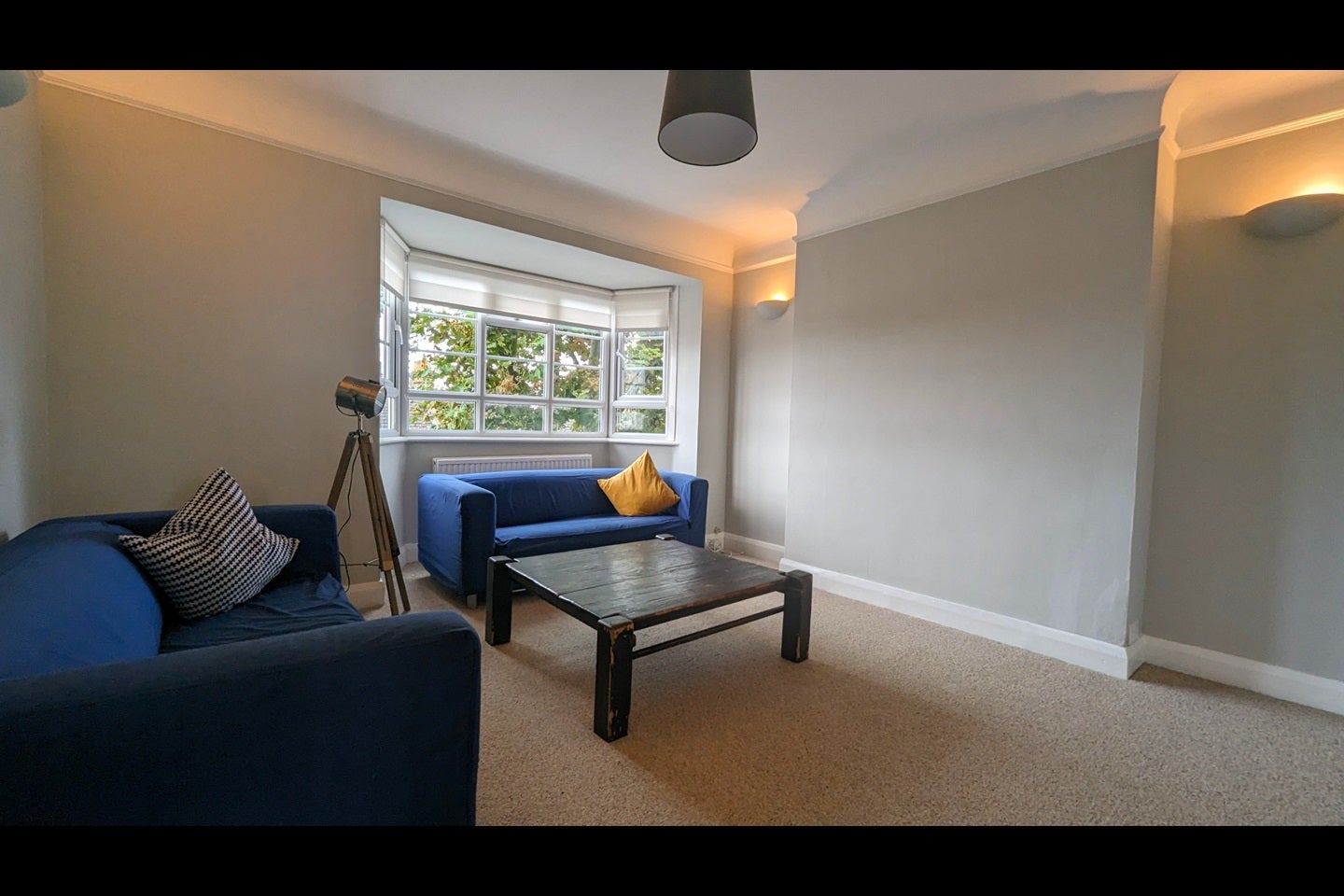 Flat Burntwood Lane in Greater London