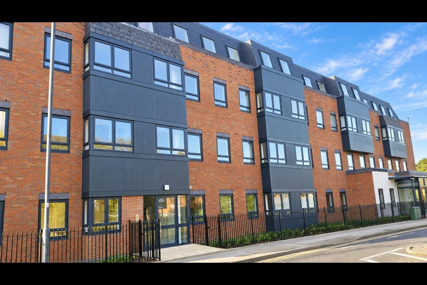 Flat Marsh Road in Greater London