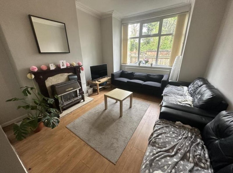 Room Langdale Road in Manchester