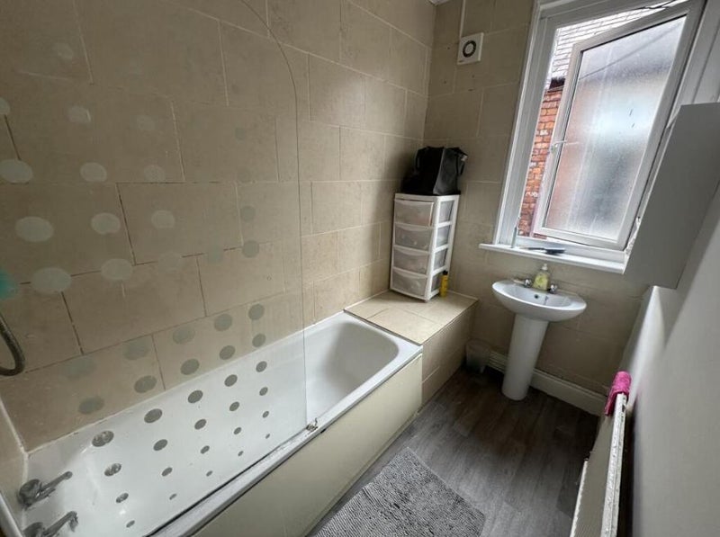 Room Langdale Road in Manchester