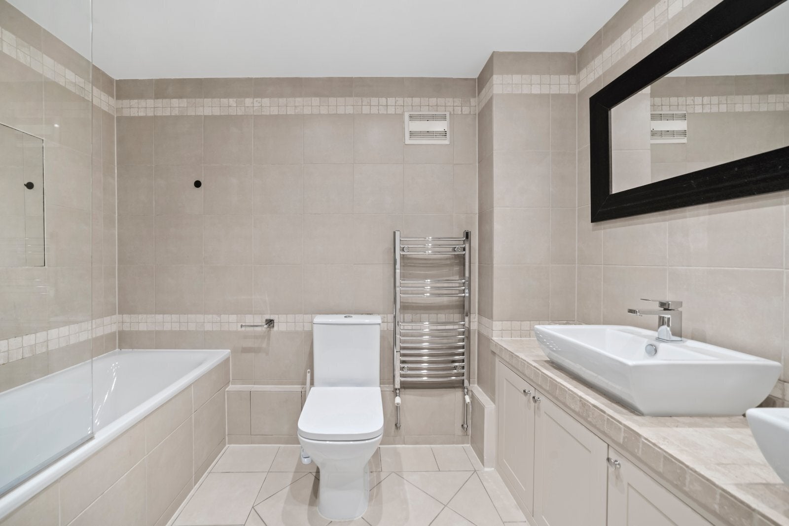 Flat Old Brompton Road in Greater London