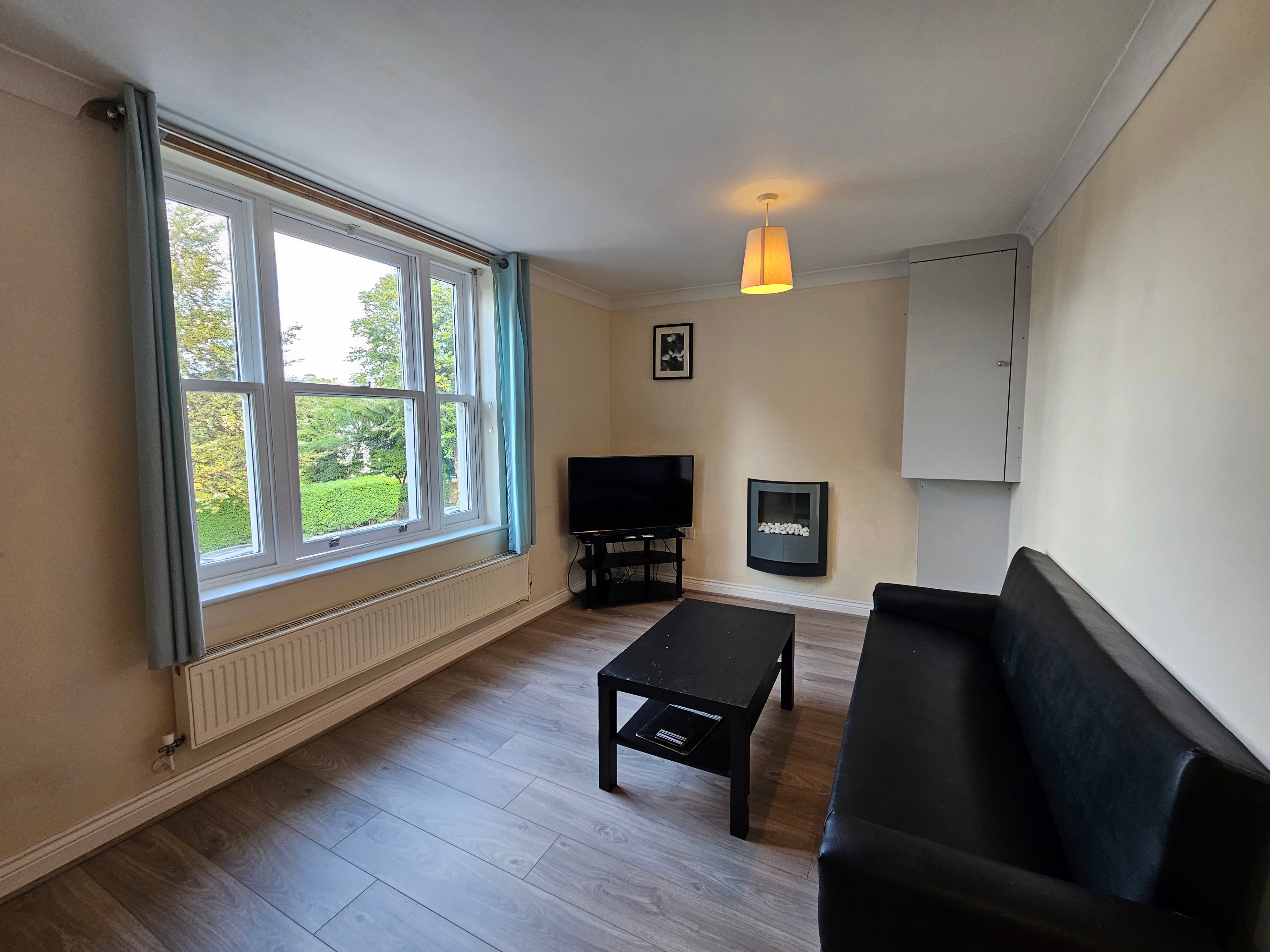 Flat Padmore Court in Leamington