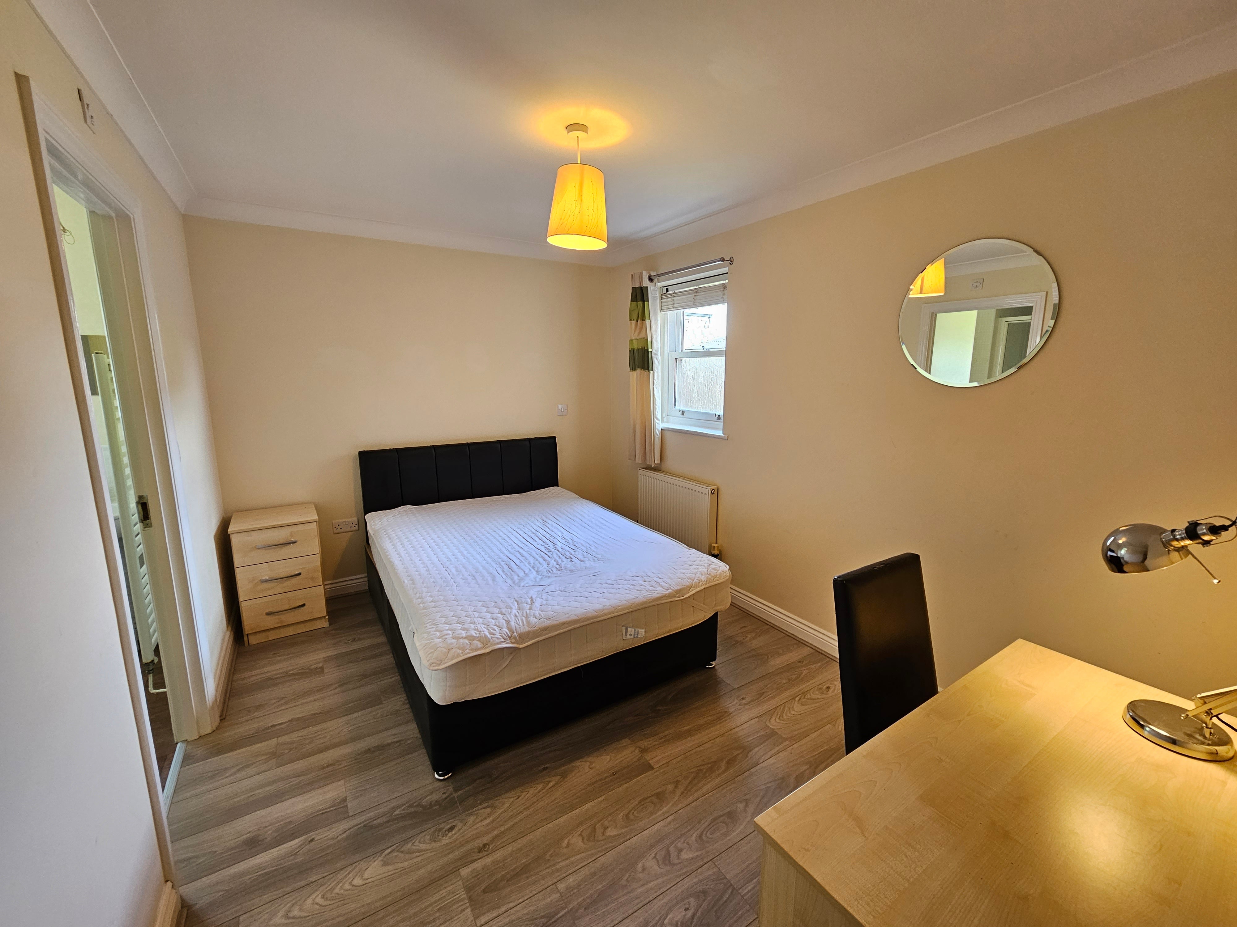 Flat Padmore Court in Leamington