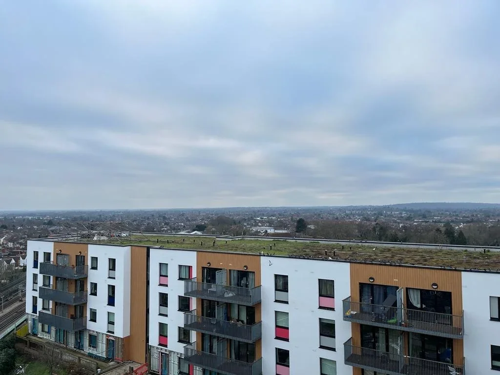 Flat Pinner Road in Greater London