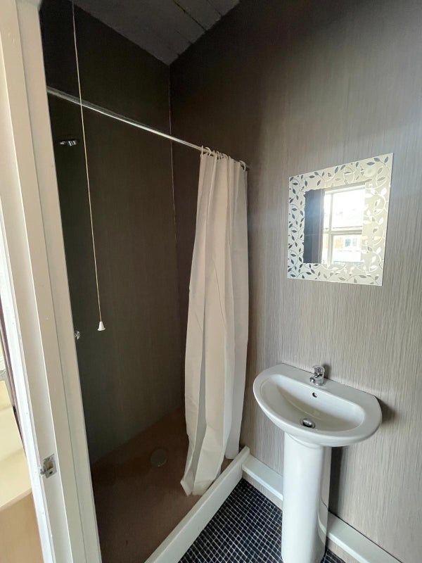Room Albany Road in Coventry