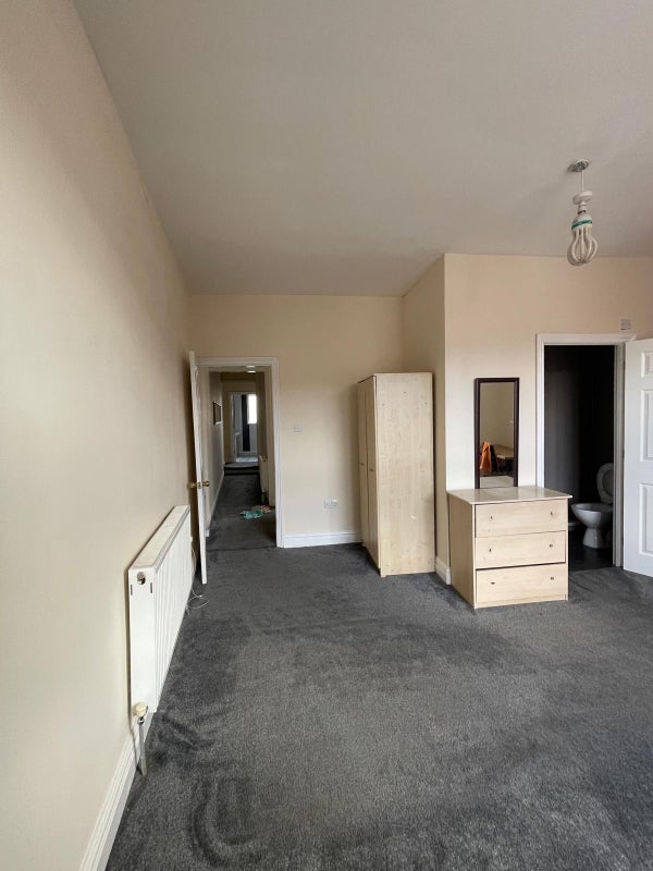 Room Albany Road in Coventry