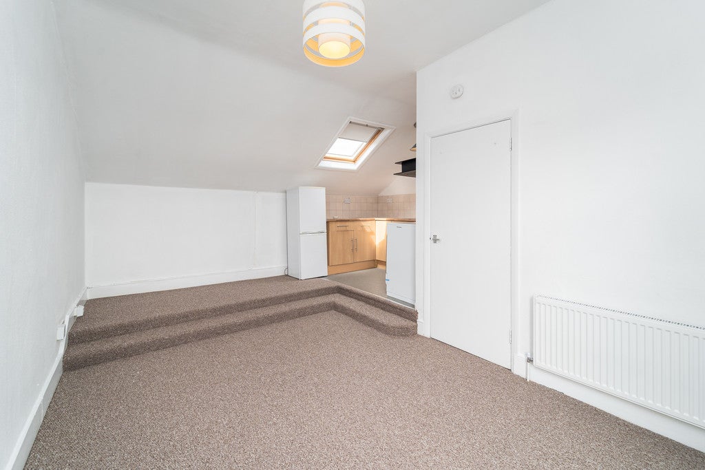 Flat Rathcoole Gardens in Greater London