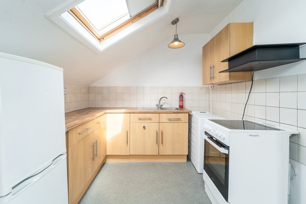 Flat Rathcoole Gardens in Greater London