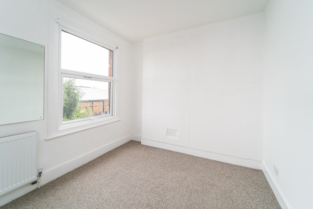 Flat Rathcoole Gardens in Greater London