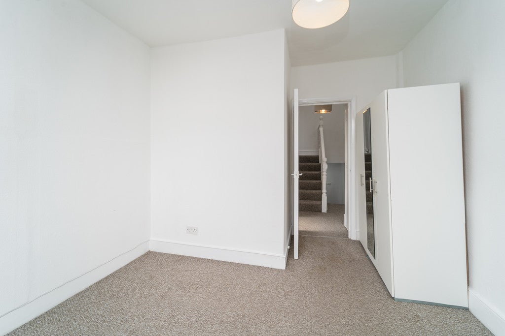Flat Rathcoole Gardens in Greater London