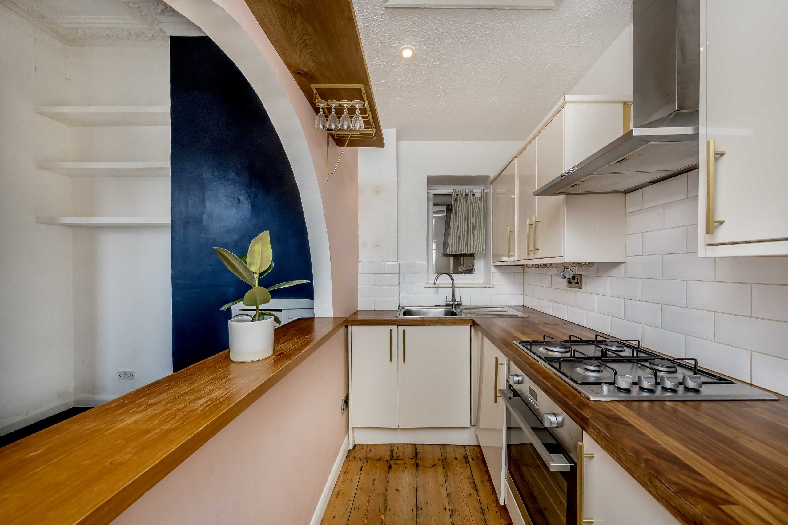 Flat Tierney Road in Greater London