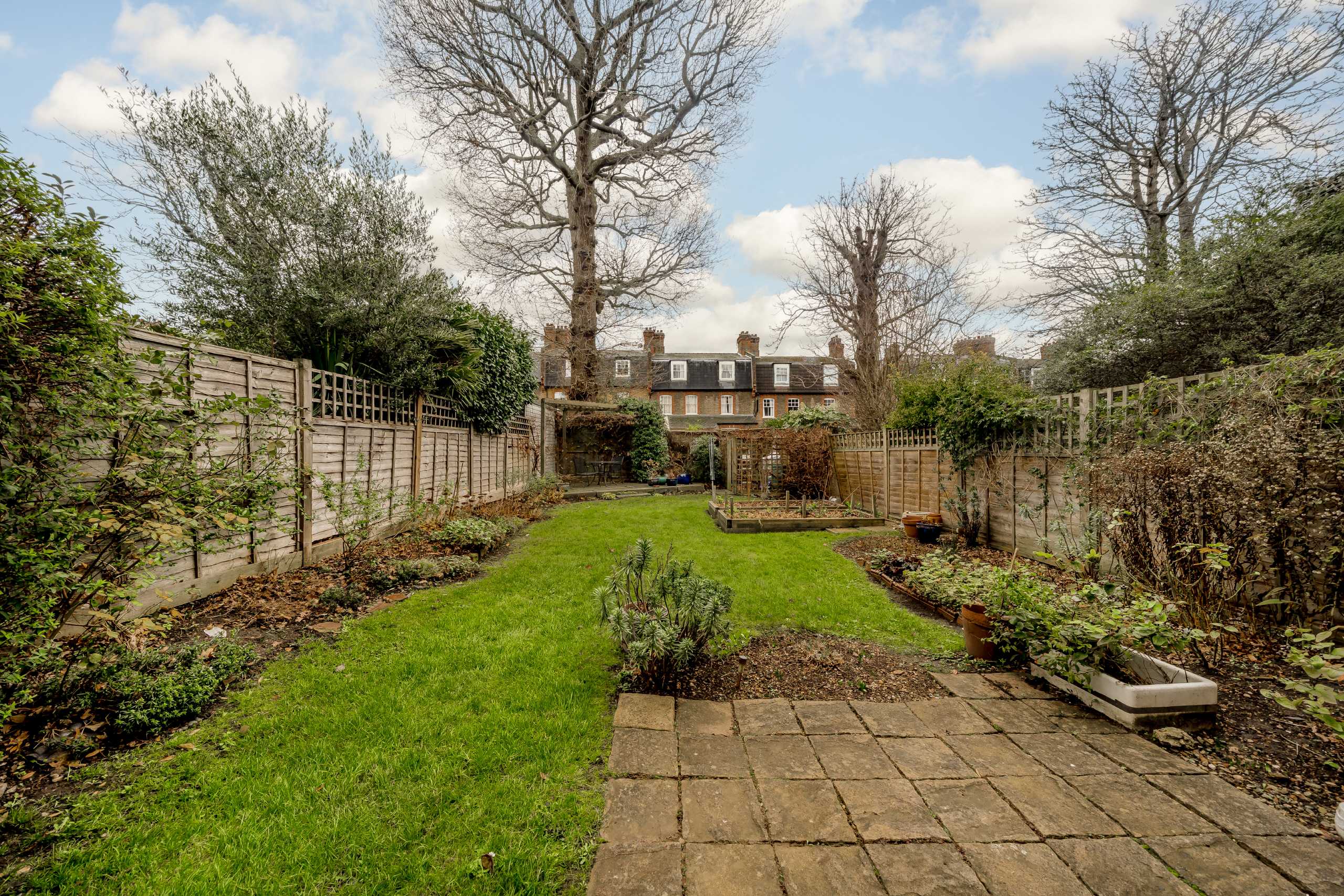 Flat Tierney Road in Greater London