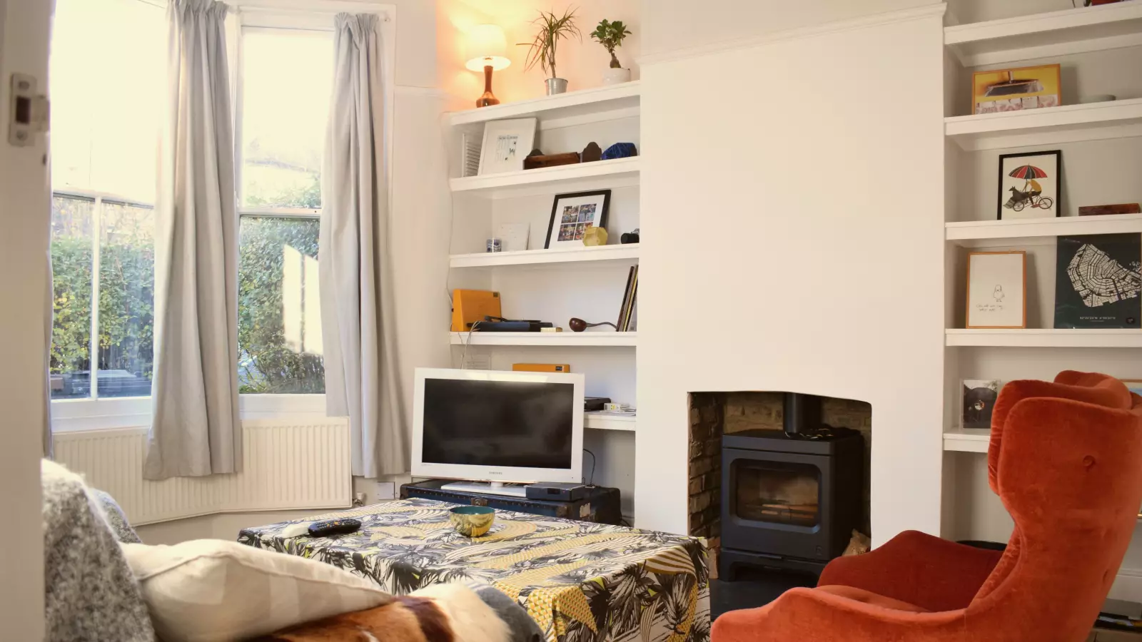 Flat Lawton Road in Greater London
