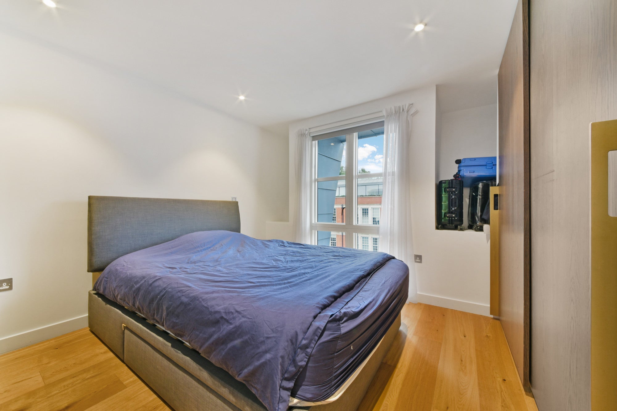 Flat Essex Road in Greater London