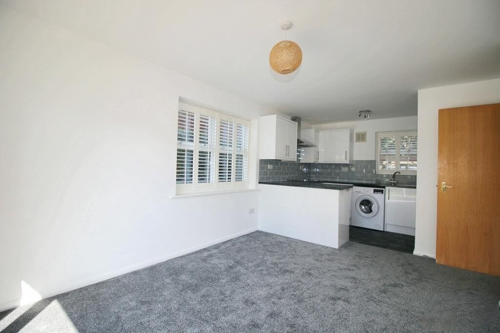 Flat Dudley Close in Grays