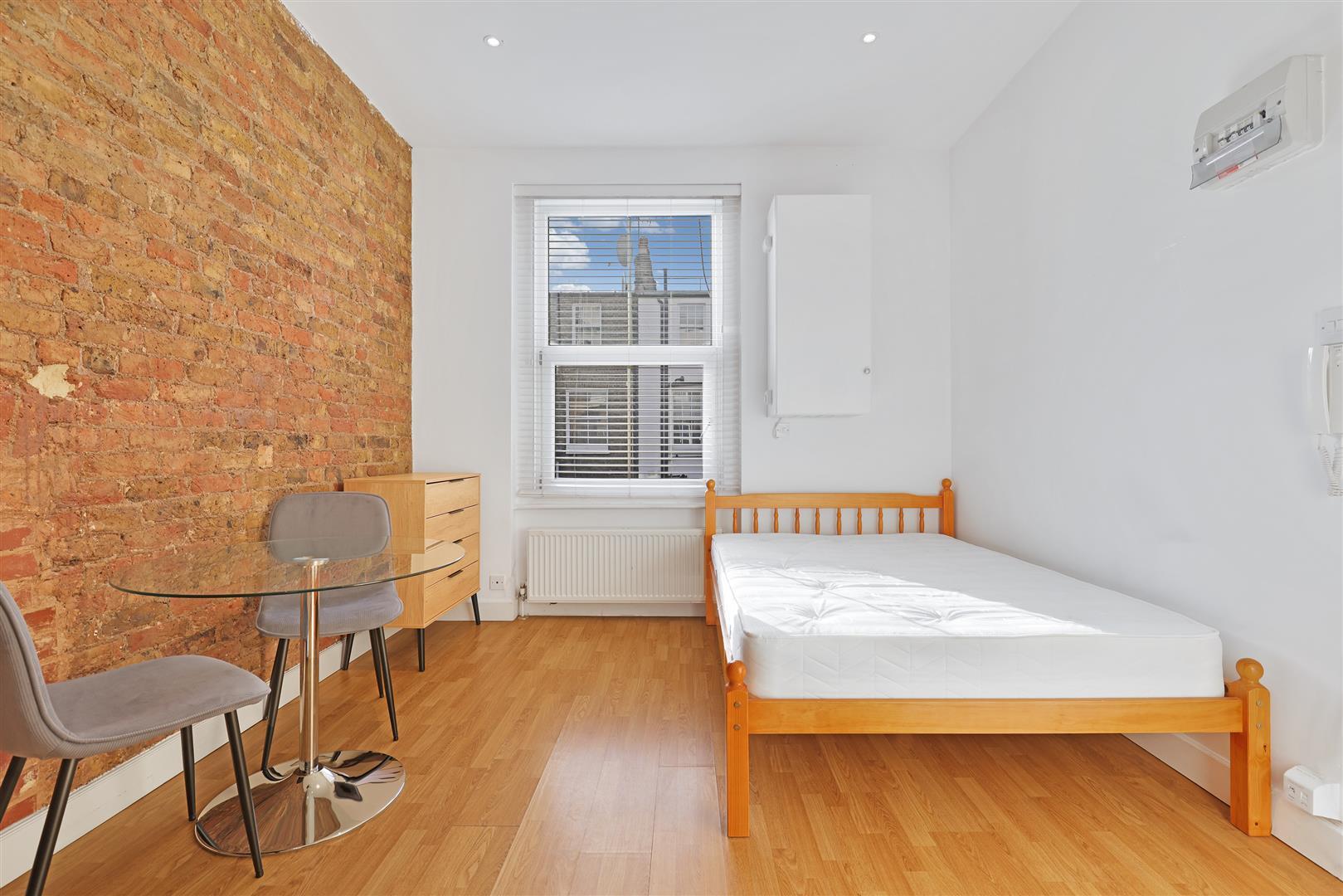 Flat Wrights Lane in Greater London