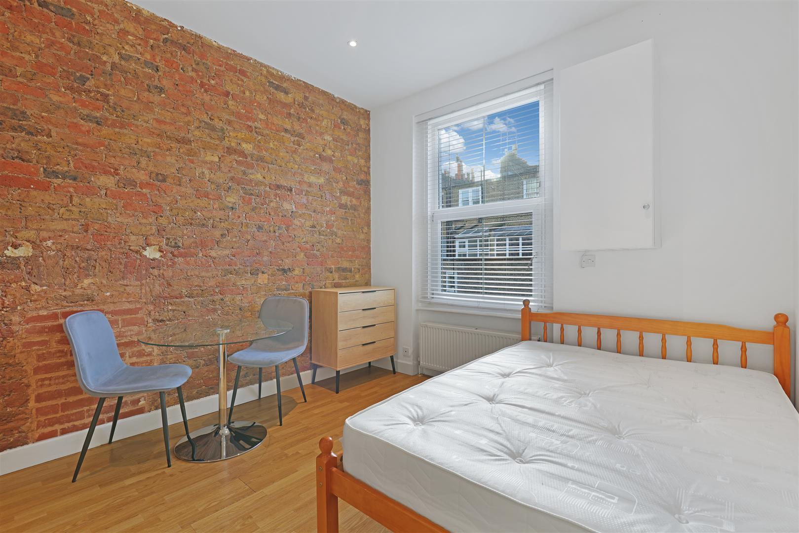 Flat Wrights Lane in Greater London