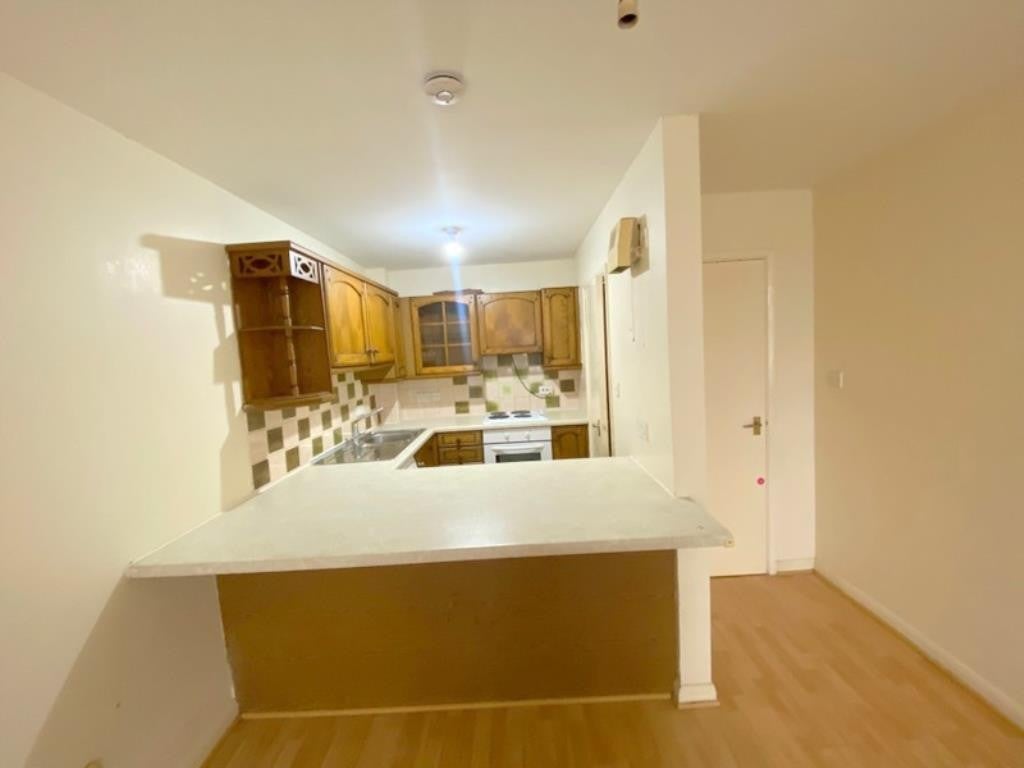 Flat Hindes Road in Greater London