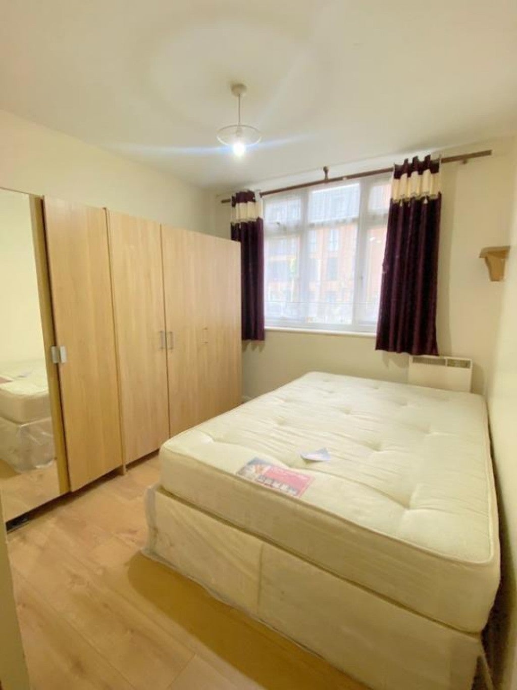 Flat Hindes Road in Greater London