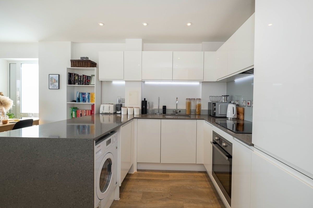 Flat Hartfield Road in Greater London