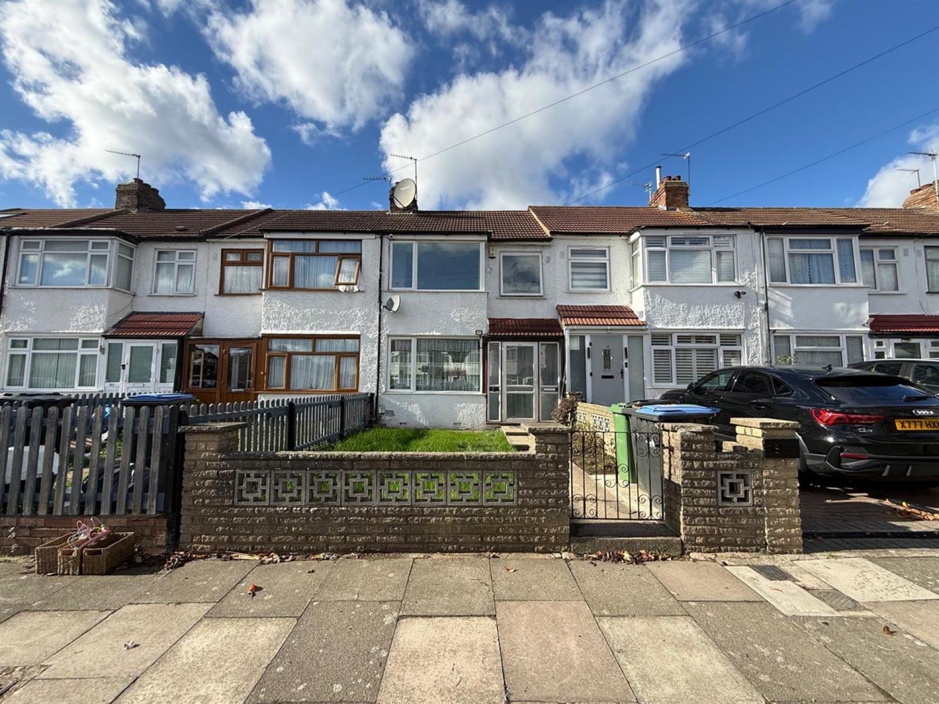 House Broadlands Avenue in Greater London