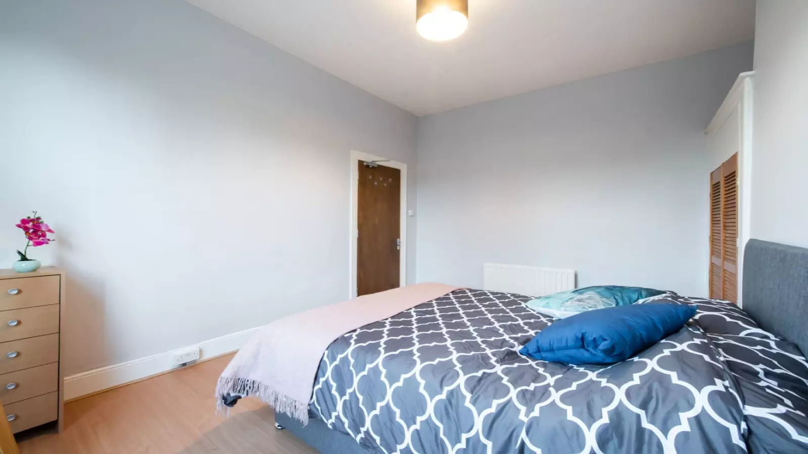 Flat Burnley Road in Greater London