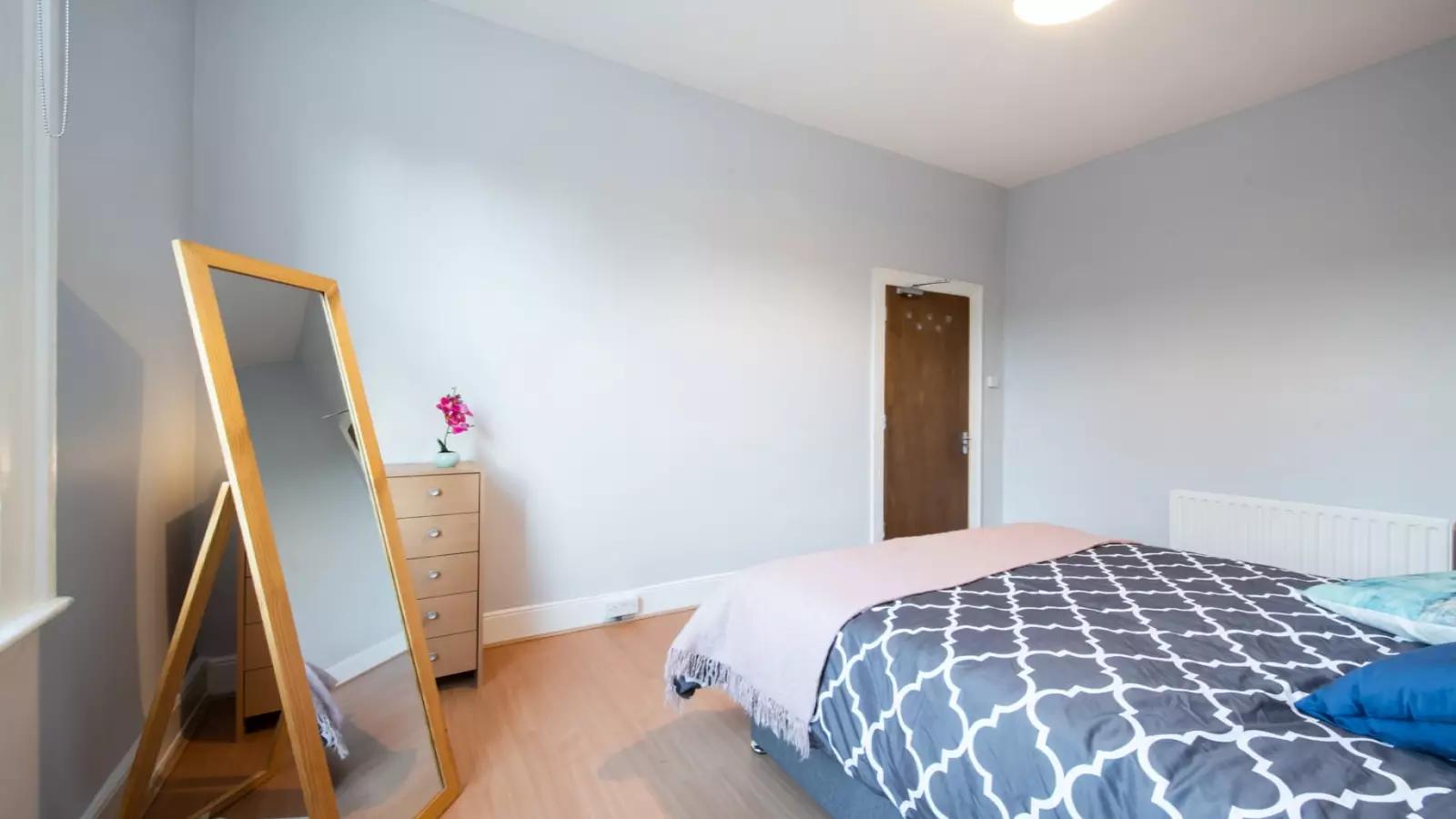 Flat Burnley Road in Greater London