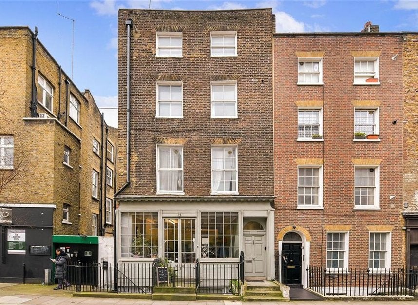 Flat Warren Street in Greater London