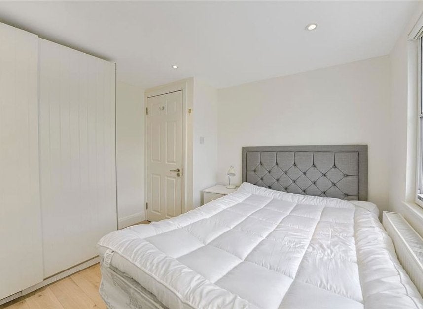 Flat Warren Street in Greater London