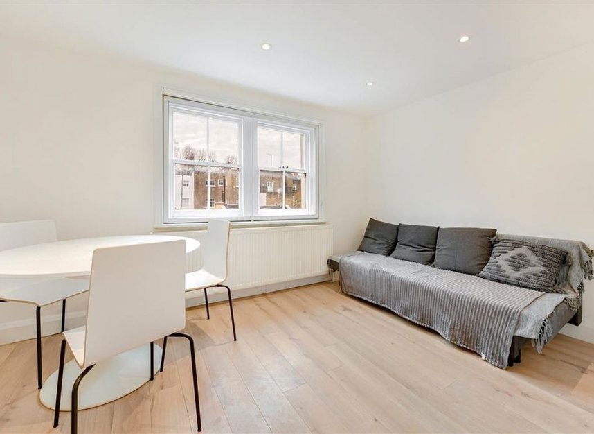 Flat Warren Street in Greater London