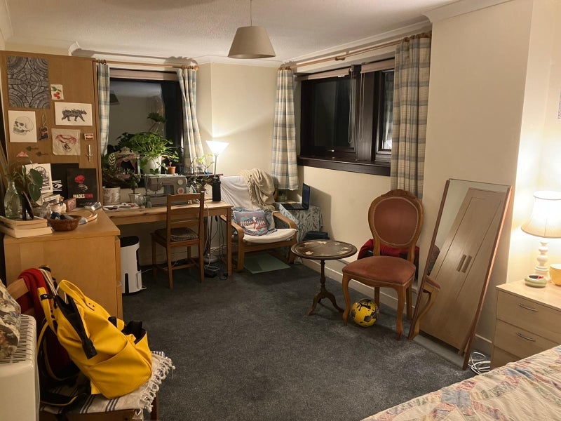Room Stewartville Street in Glasgow